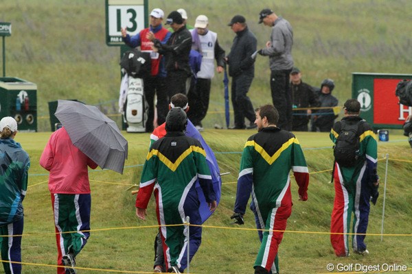 2011年 全英オープン 3日目 南アフリカ ウーストハイゼンのファンは、南ア国旗のツナギを着て応援団を組んだ