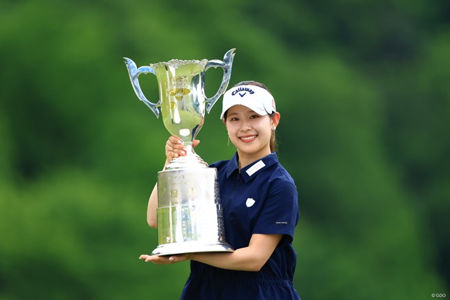 22歳の吉田鈴がツアー初優勝 史上4組目の姉妹V「女子ゴルフ界を盛り上げられる存在に」