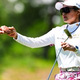 5連続バーディの桑木志帆が首位浮上 14歳ソア・キムは最年少Vへ3打差2位で週末へ