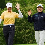 渋野日向子と勝みなみ「まだまだ上を目指せる」 5位V逸のダブルス戦を糧に