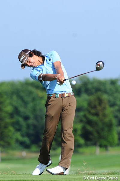 長嶋茂雄 INVITATIONAL セガサミーカップゴルフトーナメント 初日 石川遼 例の無免許問題で「書類送検」のニュースが流れたけど、それはそれ。ゴルフで名誉挽回や～！
