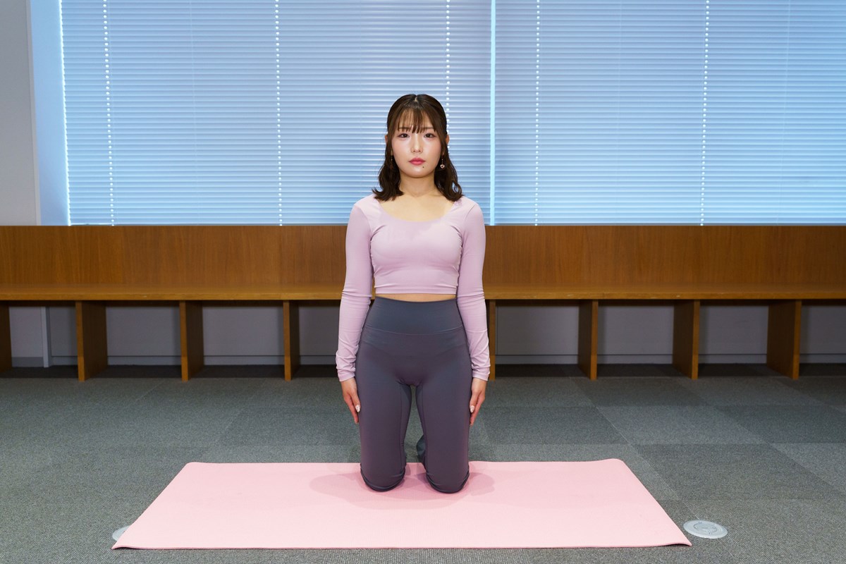 「片足90°」から始めよう 股関節&モモ裏がホグれるぅ～／目指せ180°開脚！ゴルファーの柔軟性UP計画Vol.3 ひざ立ちの状態になる