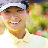 悲劇の空振り“トリ”にもめげず 渋野日向子はアンダーパー発進「後半すごくいいプレー」