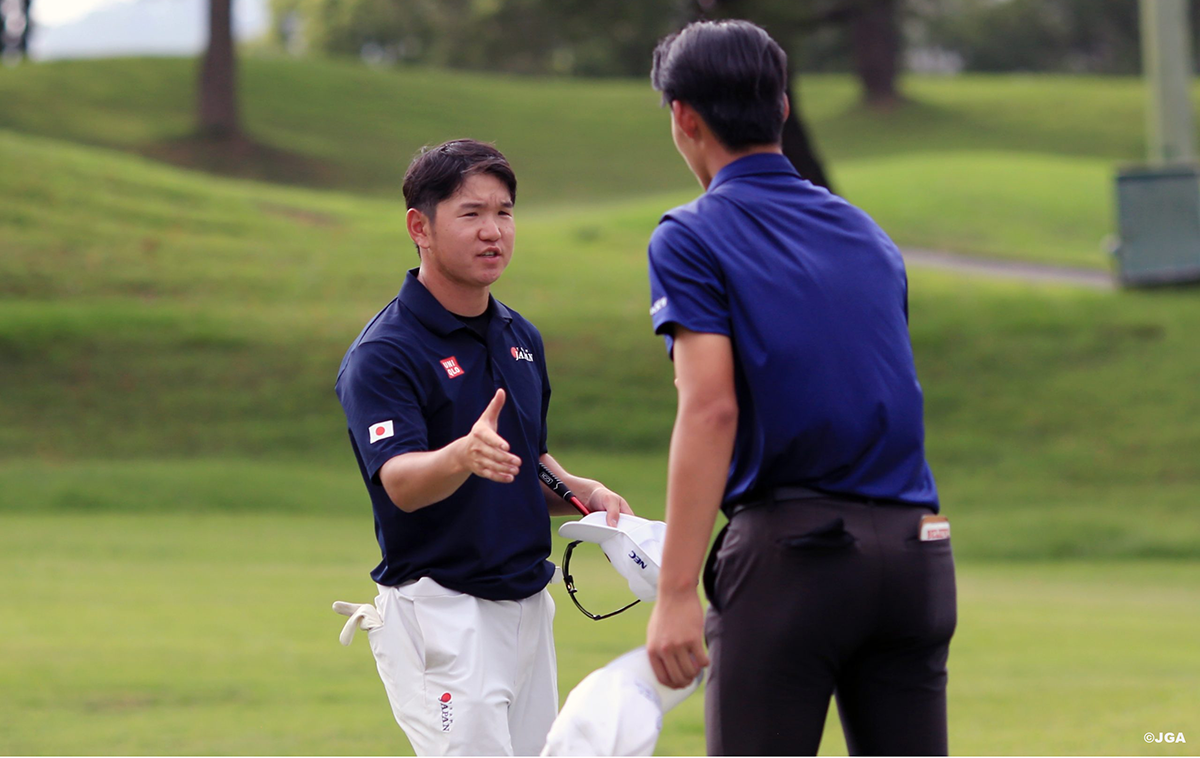 勝敗を超えて健闘をたたえ合う選手たち。世界基準の人間力もJGAナショナルチームの育成テーマのひとつ