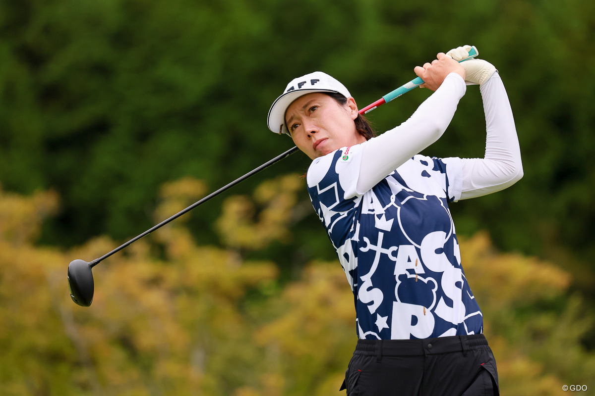 保坂真由と大林奈央が首位発進 47歳の李知姫が2打差9位／女子下部