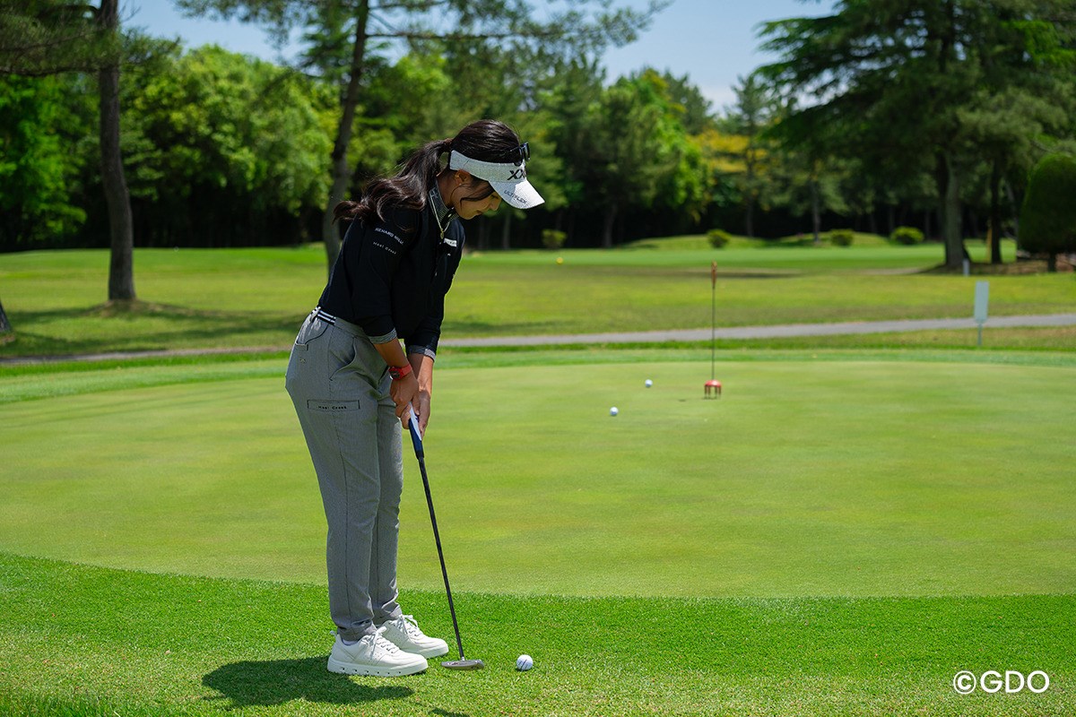 “ザザザザの距離感” カラーからパターの正解とは【青木瀬令奈のThe Putting World#15】 振り幅は自ずと決まる