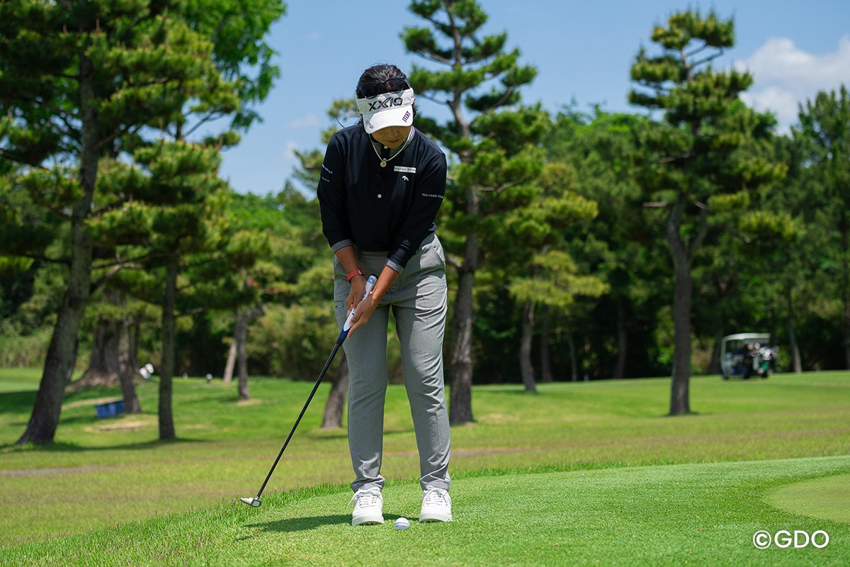 “ザザザザの距離感” カラーからパターの正解とは【青木瀬令奈のThe Putting World#15】 どのぐらい食われるかを計算