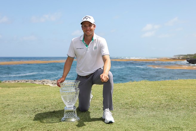 イタリアの29歳が米ツアー初優勝 「66」で4打差逆転／欧米共催大会