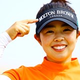 山下美夢有の限定バイザーロゴ「MOLTON BROWN」 英国王室御用達ブランドに韓国勢が興味津々