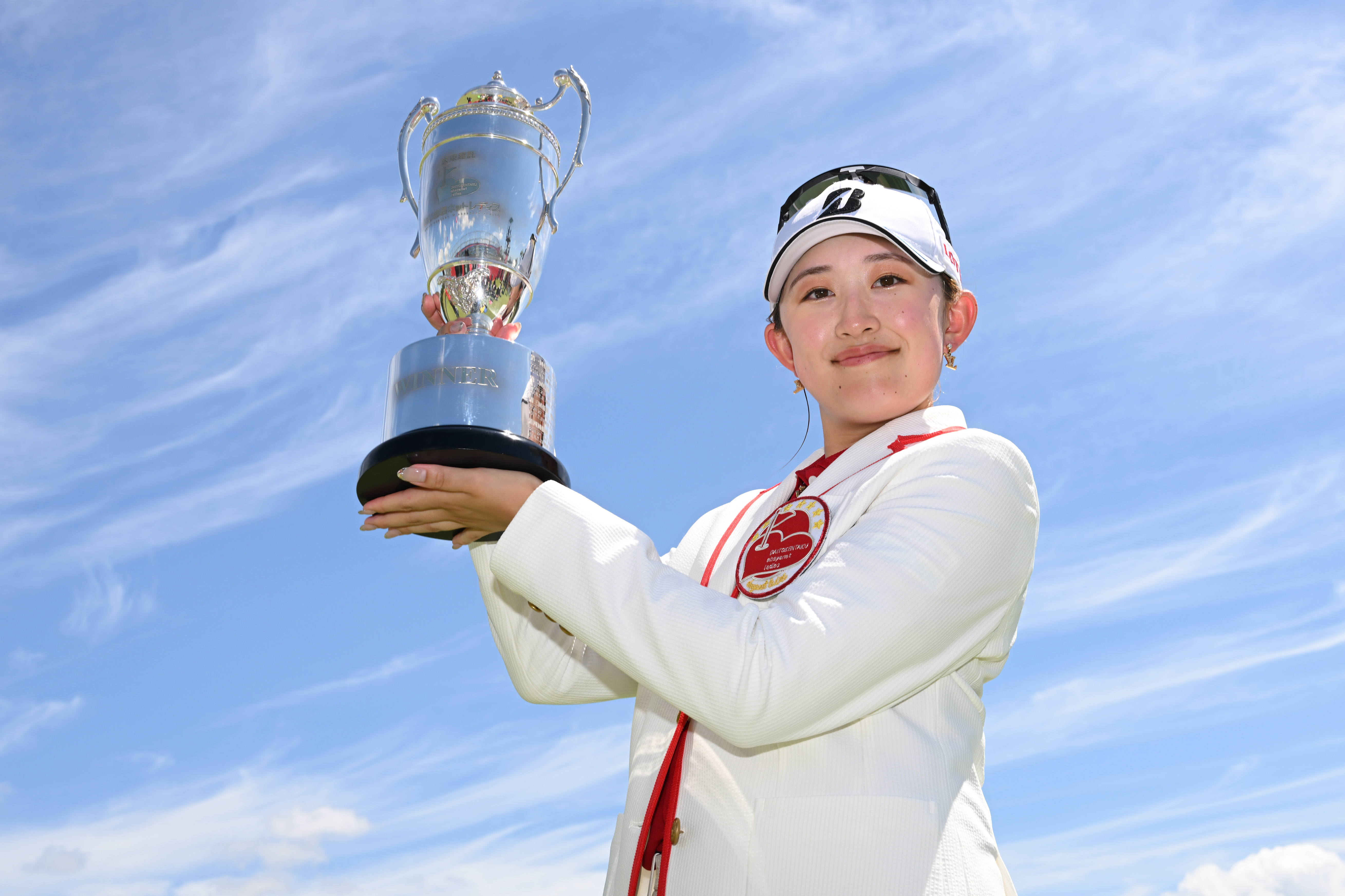 プロ2年目の19歳・加藤麗奈が涙の初優勝 1打差2位に仲宗根澄香と皆吉愛寿香