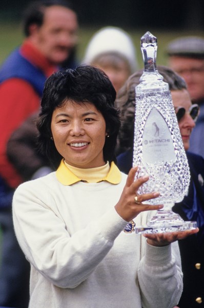 岡本綾子は1984年に日本勢として初めて全英女子オープンを制した(Simon Miles/Allsport/Getty Images)