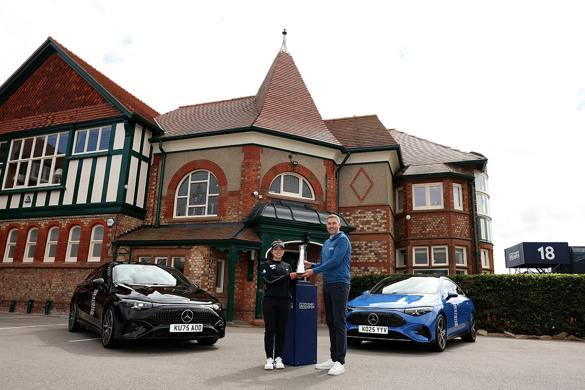 2026年 AIG女子オープン（全英女子） 事前 山下美夢有 優勝トロフィーを返還(Kate McShane/R&A/R&A via Getty Images)