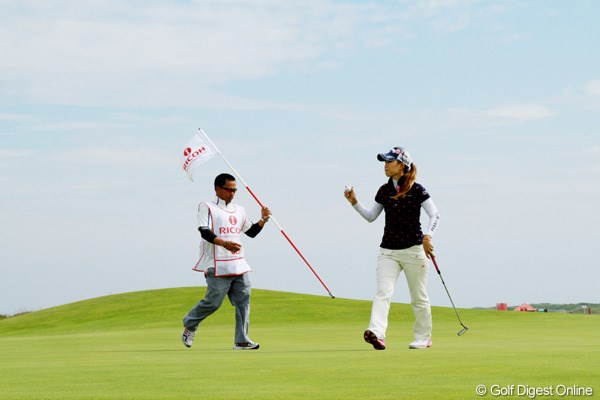 4バーディ、5ボギーと忙しいゴルフを演じた上田桃子。ゴルフの調子は上向いてきているようだ