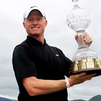 接戦を制し、2年ぶりツアー通算5勝目を獲得したS.ダイソン（Dean Mouhtaropoulos /Getty Images） 2011年 アイルランドオープン 最終日 サイモン・ダイソン