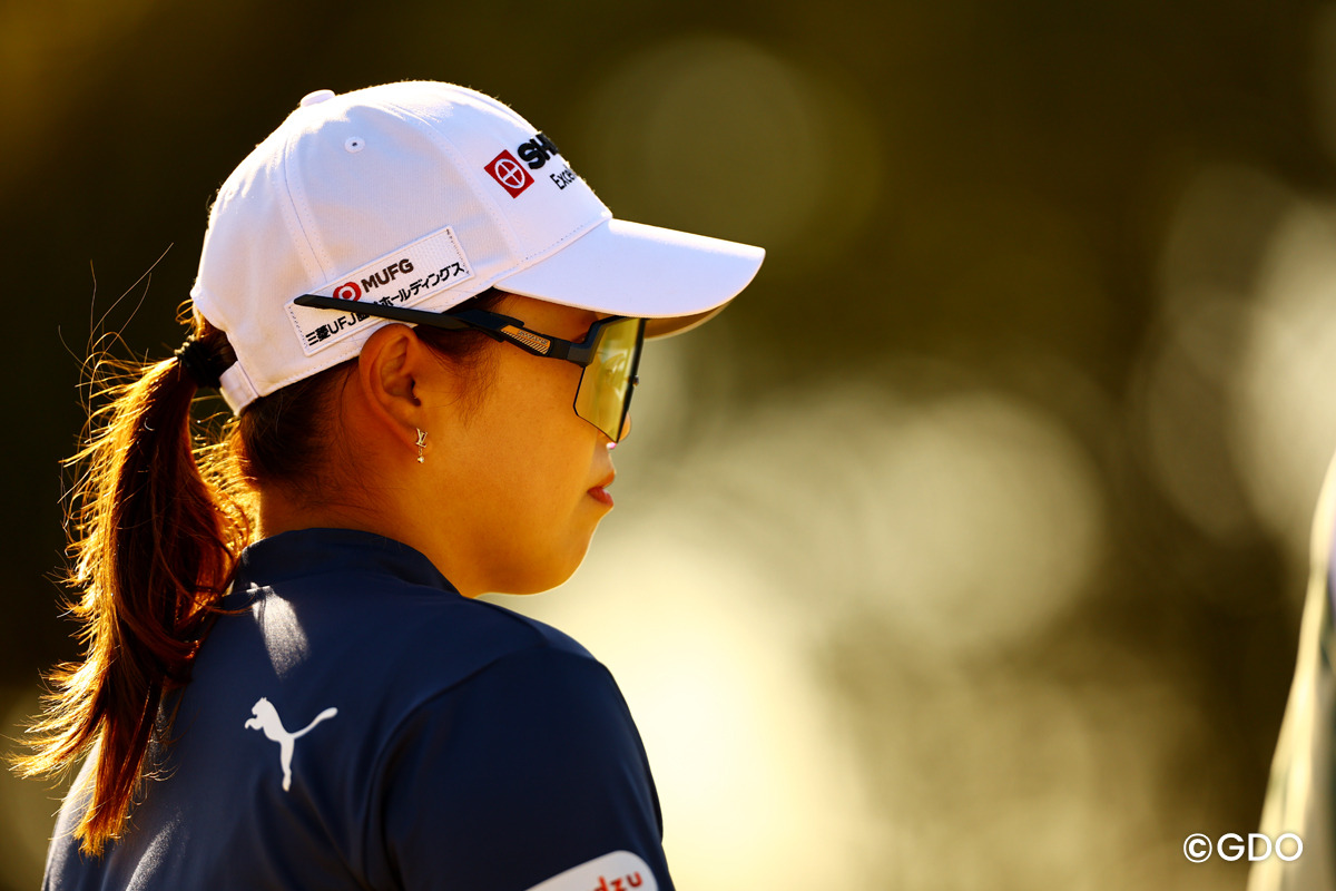 打つ前はサングラス着用 2026年 AIG女子オープン（全英女子） 2日目 西郷真央