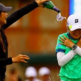 岩井千怜は涙 原英莉花と畑岡奈紗はシャンパン 日本勢が桑木志帆を祝福