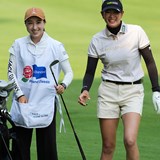 “きびだんご”で集中力復活の原英莉花「しぶこにもらったんです」 先輩女子プロが1試合限定キャディ