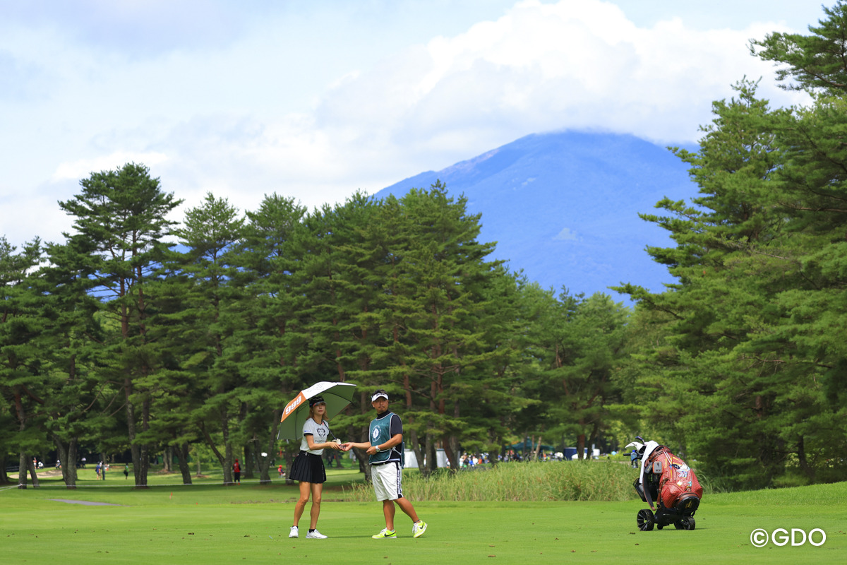 浅間山、初お目見え 2026年 NEC軽井沢72ゴルフトーナメント 3日目 金田久美子 塚田よおすけ