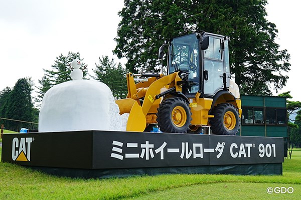 2026年 CATLadies2026 事前 優勝副賞 優勝副賞の「ミニホイールローダ CAT901」。雪かきにも使えそう
