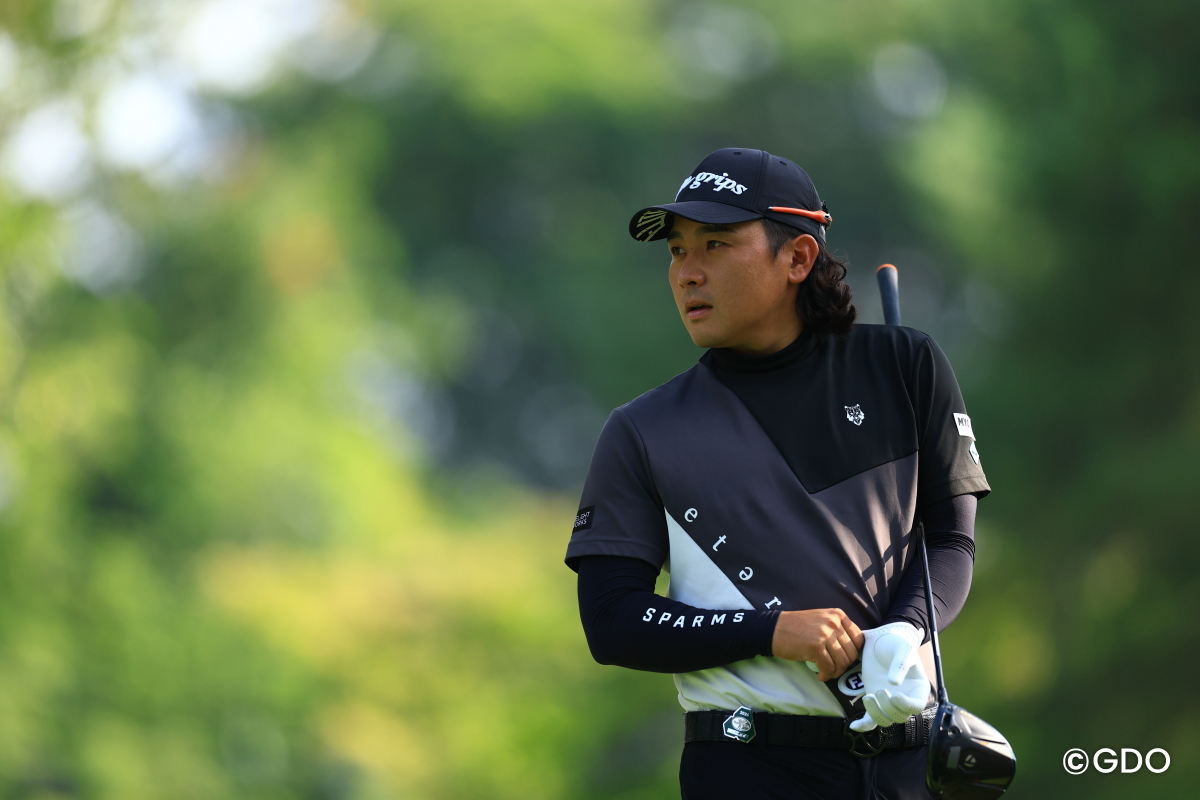 グローブして準備良し 2026年 ～ジャンボ尾崎追悼大会～ ISPS HANDA 夏に爆発どれだけバーディ取れるんだトーナメント 初日 池村寛世