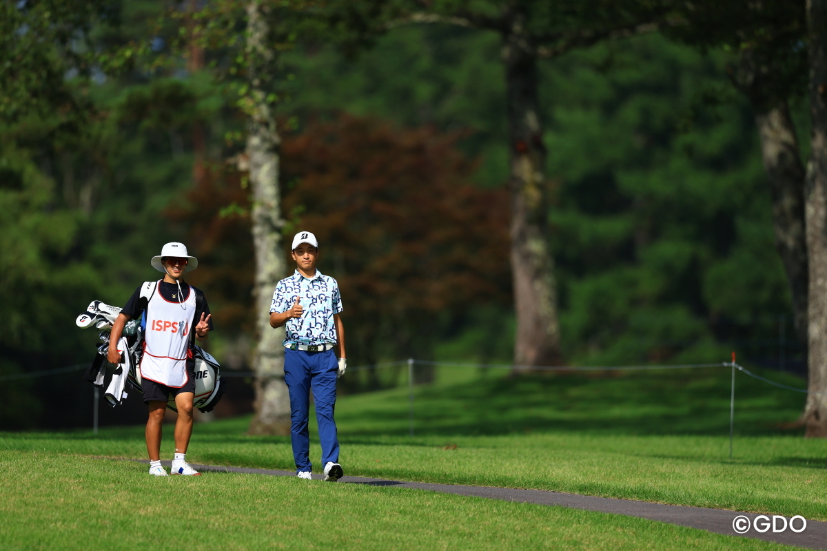 陽気な2人 2026年 ～ジャンボ尾崎追悼大会～ ISPS HANDA 夏に爆発どれだけバーディ取れるんだトーナメント 初日 小田祥平