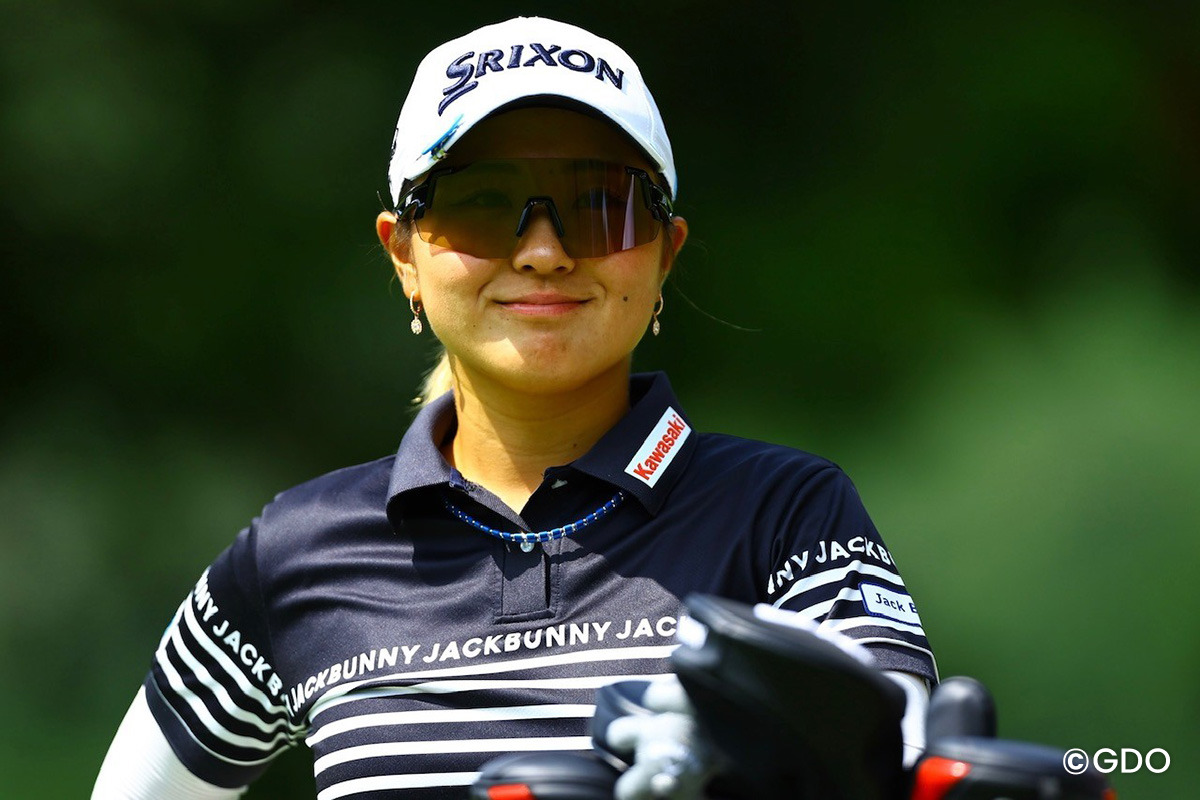 ルーキー鳥居さくらと加藤麗奈が首位発進 佐久間朱莉1打差3位、桑木志帆7位