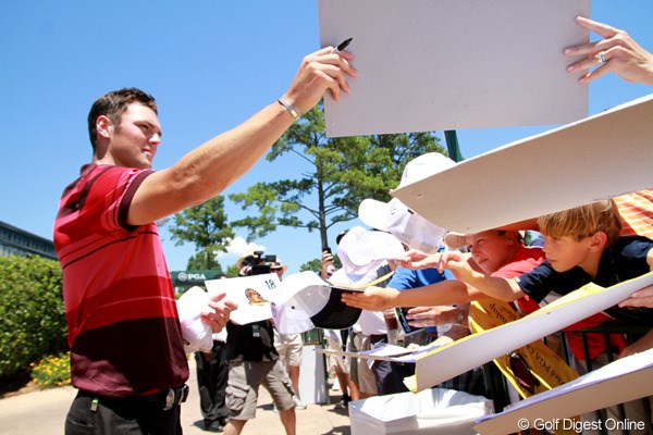 2011年 全米プロゴルフ選手権 事前情報 マーティン・カイマー ディフェンディングチャンピオンの人気は高い。子供たちもサインを求めて必死だ
