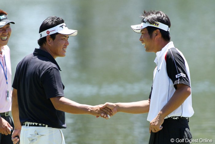 平塚哲二は練習ラウンドをともにした池田勇太と握手。W杯日本代表の2人です 2011年 全米プロゴルフ選手権 事前情報 平塚哲二＆池田勇太
