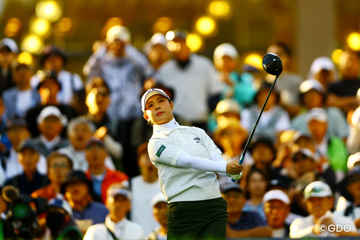 大勢のギャラリーが見守る 2026年 ソニー日本女子プロゴルフ選手権大会 初日 吉田優利