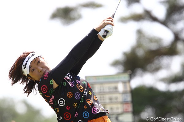 2011年 NEC軽井沢72ゴルフトーナメント 初日 福嶋晃子 過去4勝している大会で6アンダー単独首位スタートの福嶋晃子