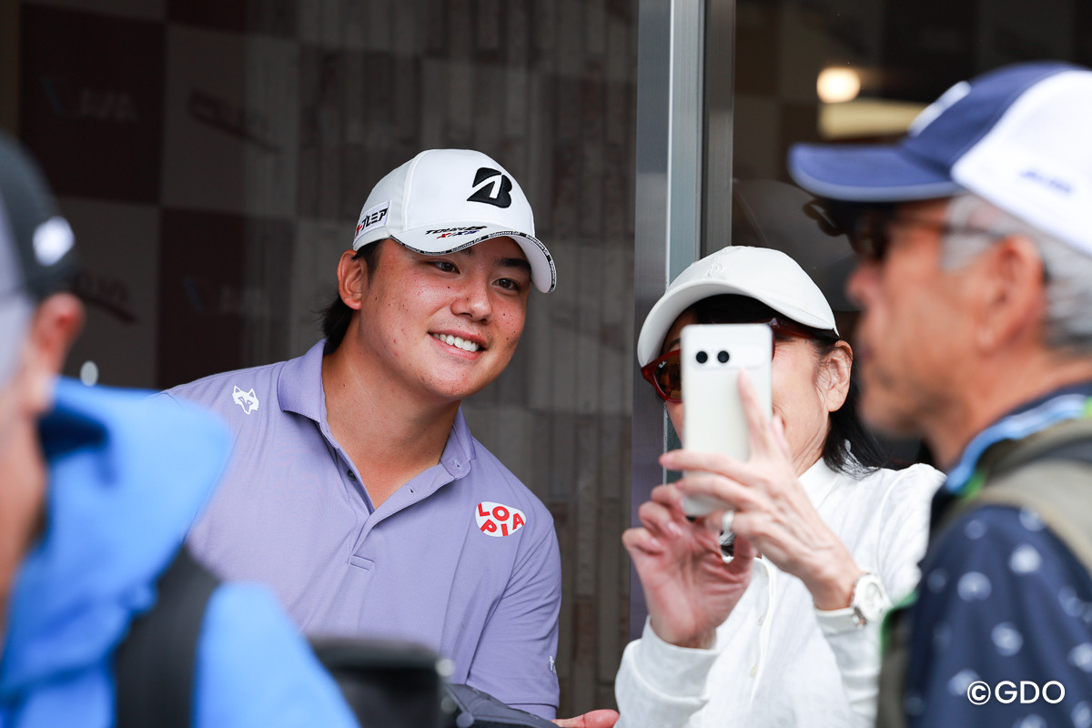 ファンの方と笑顔で 2026年 ANAオープンゴルフトーナメント 3日目 清水大成