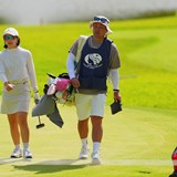 通算19勝の谷原秀人が女子ツアーでキャディデビュー 腰痛から復帰へ47歳の新鮮な日々