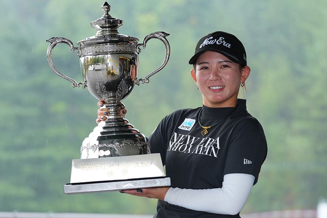 「あ、優勝したんだ」吉本ひかるが涙の下部ツアー3勝目 最終18番バーディで辻梨恵を振り切る
