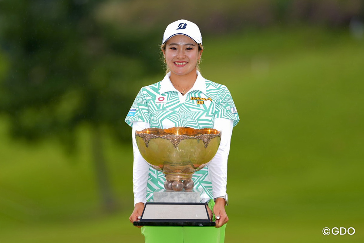 全英覇者・桑木志帆が逆転で今季国内ツアー3勝目 初の年間女王へランキング1位快走