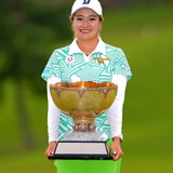 全英覇者・桑木志帆が逆転で今季国内ツアー3勝目 初の年間女王へランキング1位快走