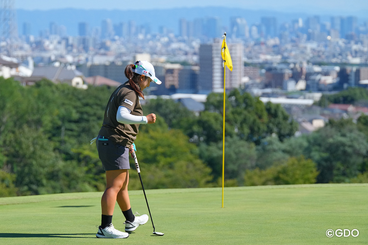7番バーディに渾身のガッツポーズ！ 2026年 日本女子オープンゴルフ選手権 3日目 阿部未悠