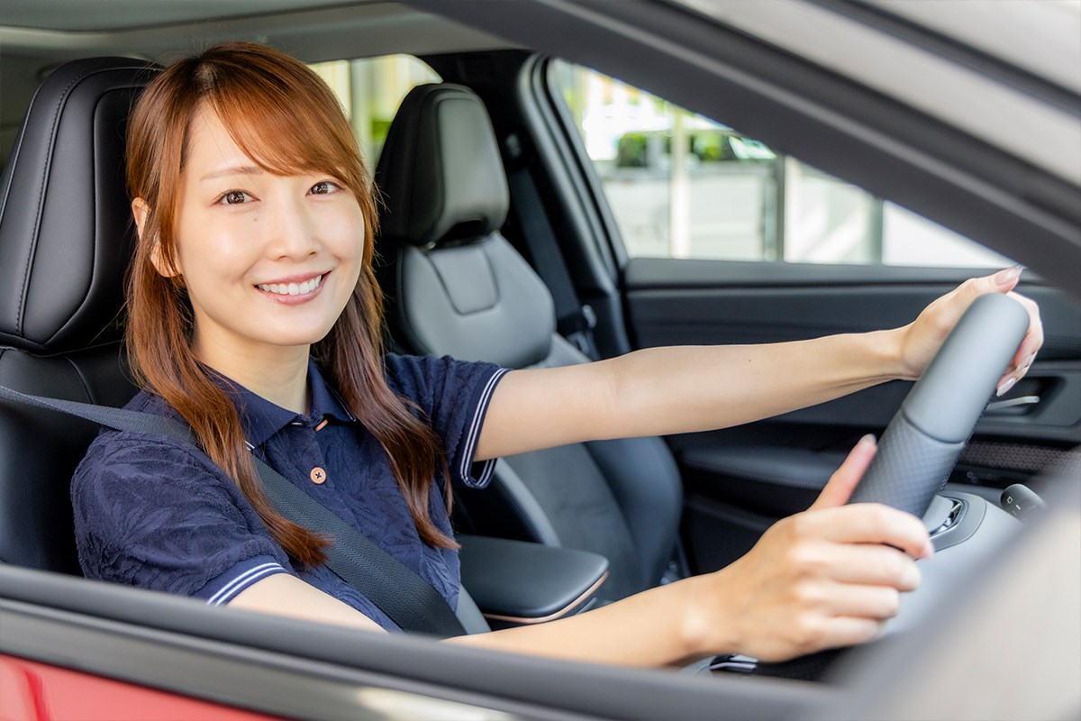 キャディバッグ積載量調査 SUVらしい開放感がありながら、落ち着いて運転できる空間です