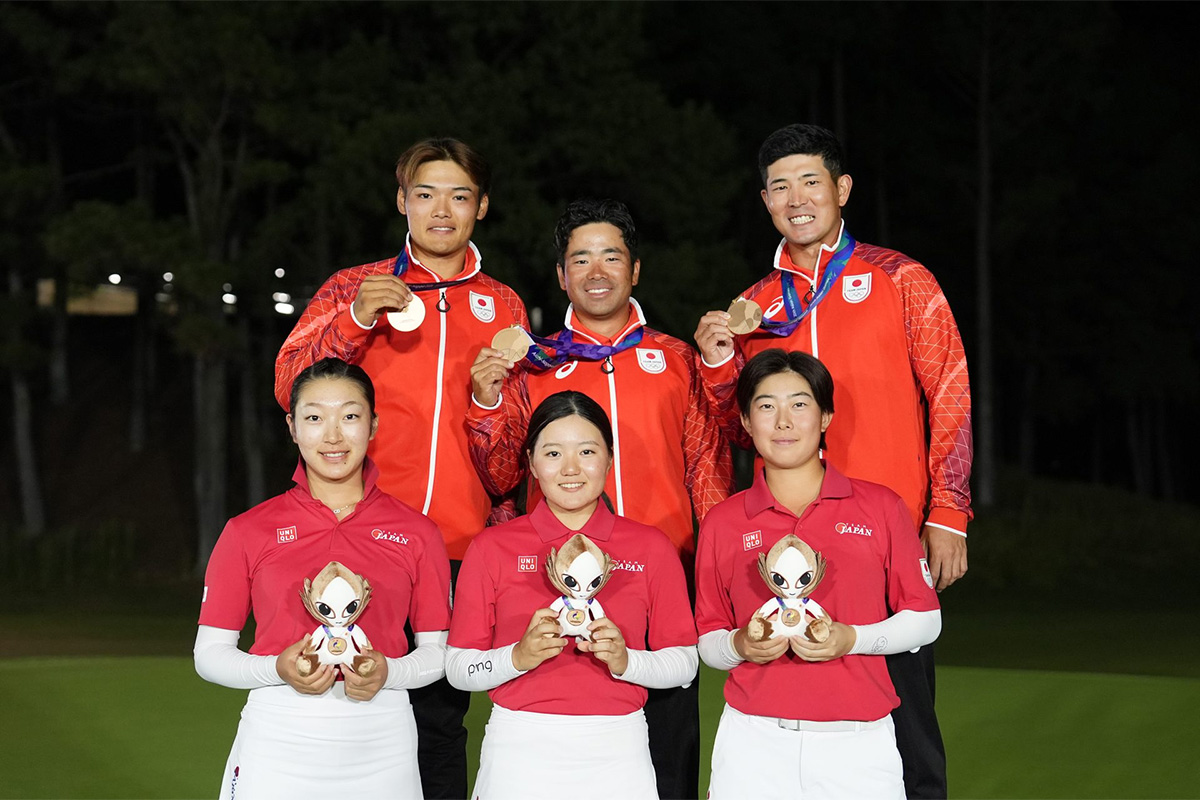 アジア競技大会を戦い抜いた日本代表の6人。後列左から本大志、比嘉一貴、中島啓太。前列左から長澤愛羅、新地真美夏、後藤あい。男子は団体銅メダルを獲得し、女子も世界の強豪との戦いで貴重な経験を積んだ