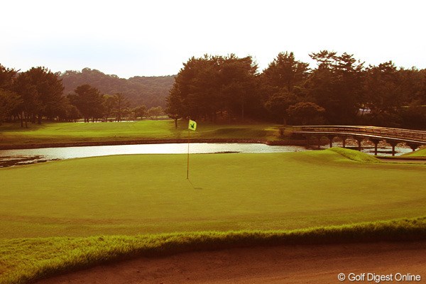 2011年 関西オープンゴルフ選手権競技 事前 18番グリーン 名門小野ゴルフ倶楽部で開催される関西オープン。最終18番ではどんなドラマが生まれるか