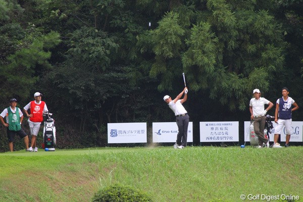2011年 関西オープンゴルフ選手権競技 初日  武藤俊憲 後半に5つのバーディを奪った武藤俊憲は5アンダー3位タイ