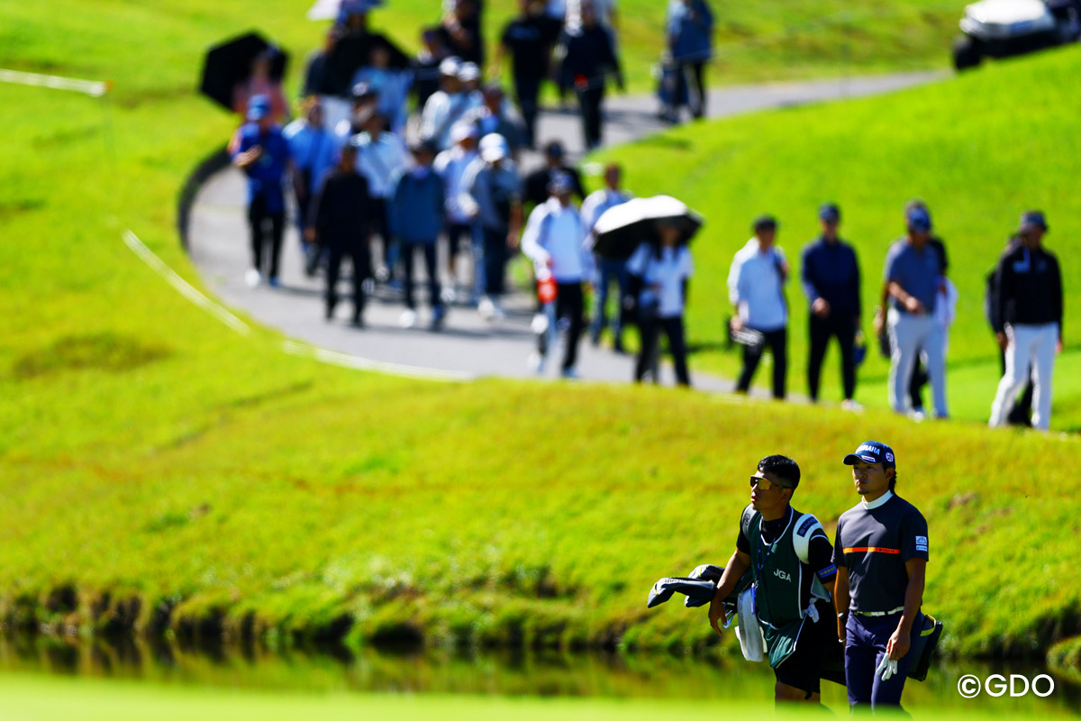 9番グリーンへ 2026年 日本オープンゴルフ選手権競技 初日 今平周吾