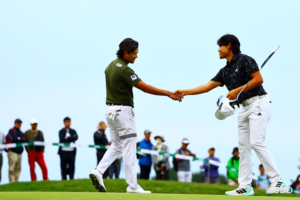 健闘を称えあう 2026年 日本オープンゴルフ選手権競技 2日目 今平周吾 大西魁斗