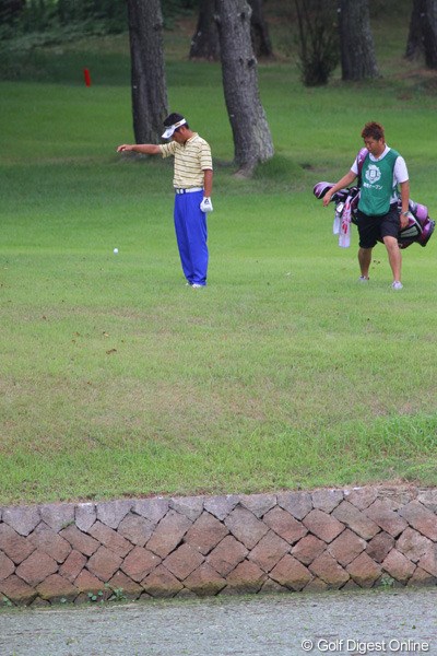 2011年 関西オープンゴルフ選手権競技 2日目 池田勇太 8番で大たたきをした後、9番でも池ポチャ！