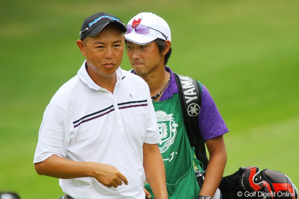 2011年 関西オープンゴルフ選手権競技 2日目 谷口徹 ボギーも4つたたいたが、10位タイで踏ん張り笑顔の谷口徹