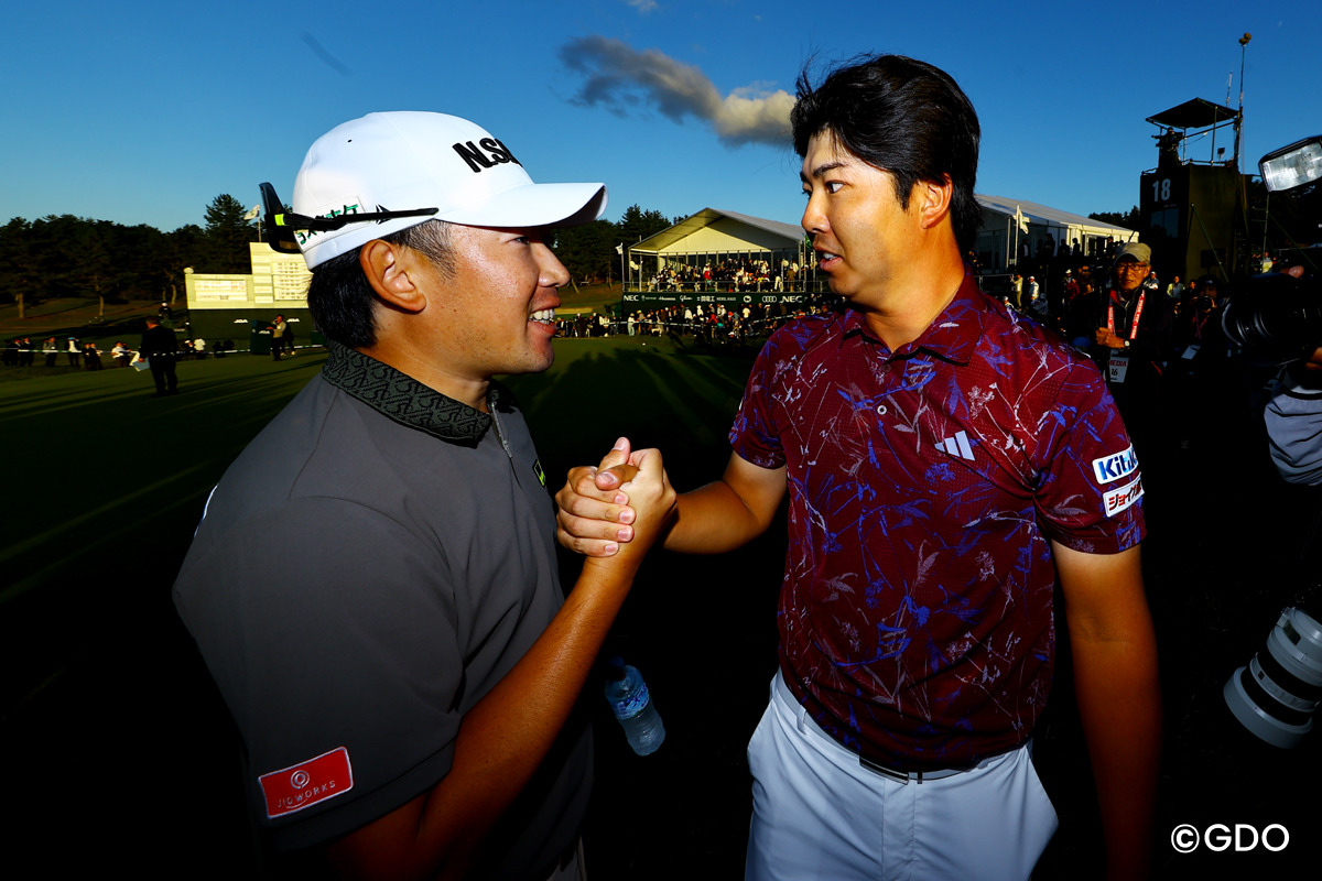 2位の坂本選手も祝福 2026年 日本オープンゴルフ選手権競技 最終日 細野勇策
