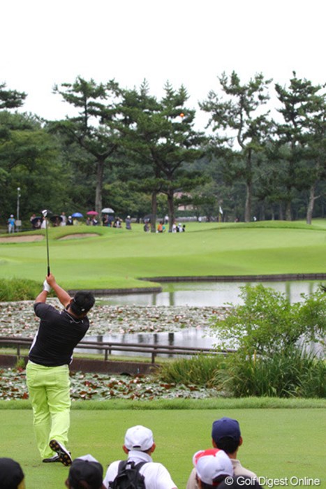 右サイドが刈り込まれ難易度の高い8番パー3 2011年 関西オープンゴルフ選手権競技 最終日 8番