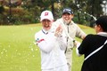 シャンパンシャワーで祝福を受ける吉田優利 (Chung Sung-Jun/Getty Images)