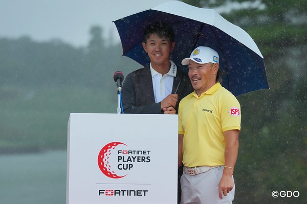 2026年 フォーティネットプレーヤーズカップ 最終日 藤本佳則 阿久津未来也 表彰式は突然の土砂降りに