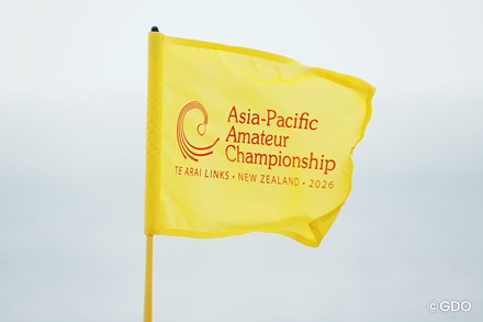 2026年 アジアパシフィックアマチュアゴルフ選手権 初日 AACフラッグ