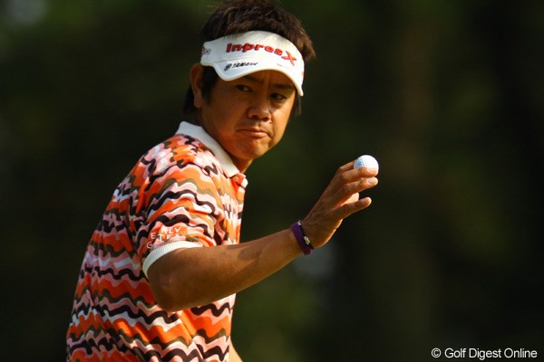 2011年 VanaH杯KBCオーガスタゴルフトーナメント 初日  藤田寛之 「父は体型も似ている。だから背が伸びなかった」と言う藤田寛之。その父に雄姿を見せるため強い気持ちで戦っている